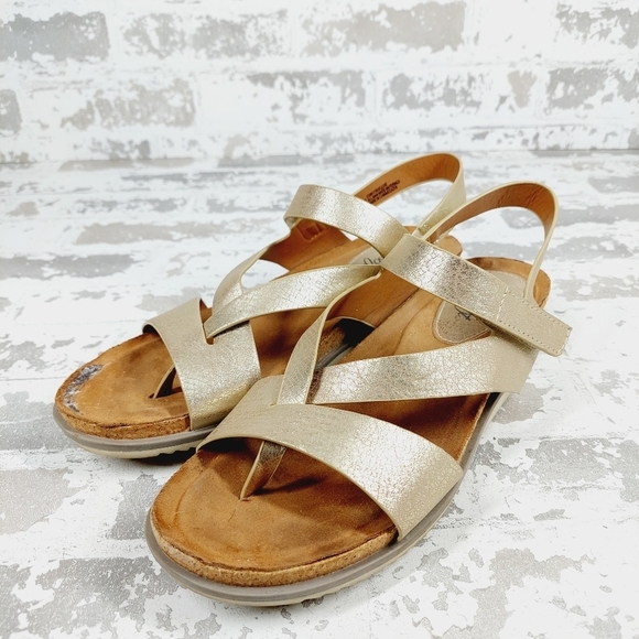 Sofft Metallic Gold Women's Sandals - Picture 2 of 11
